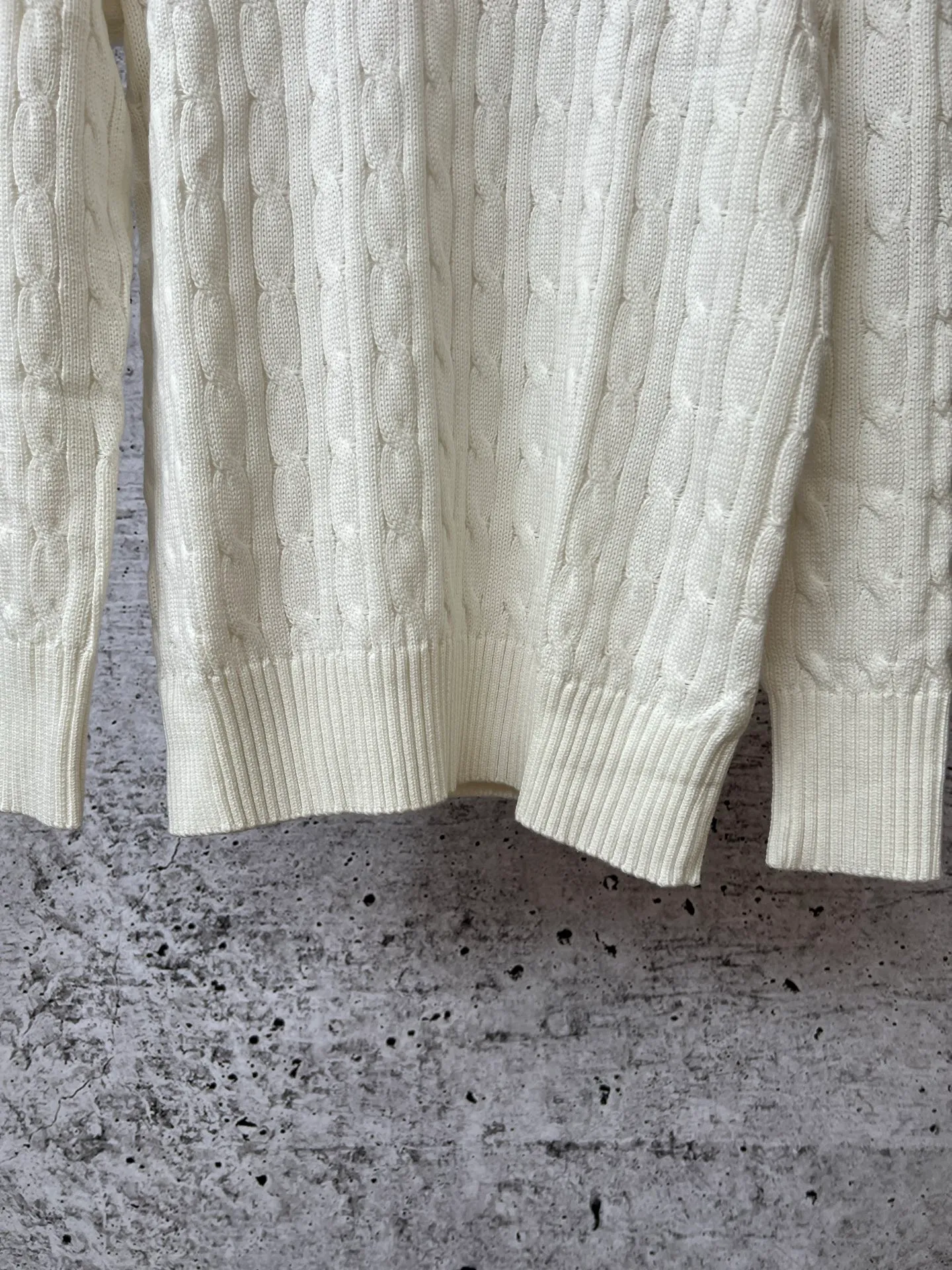 P240 Ralph Lauren fall lapel unisex polo sweater, made of the same pure cotton washed fabric as the original, all craftsmanship details restored to the original, buttoned lapel upper body with a lazy old money style